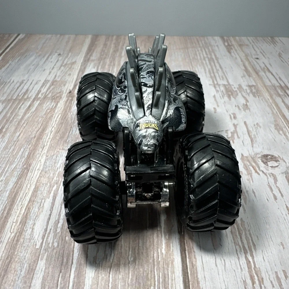 Hot Wheels Monster Truck Motosaurus Stegosaurus Dinosaur 1:64